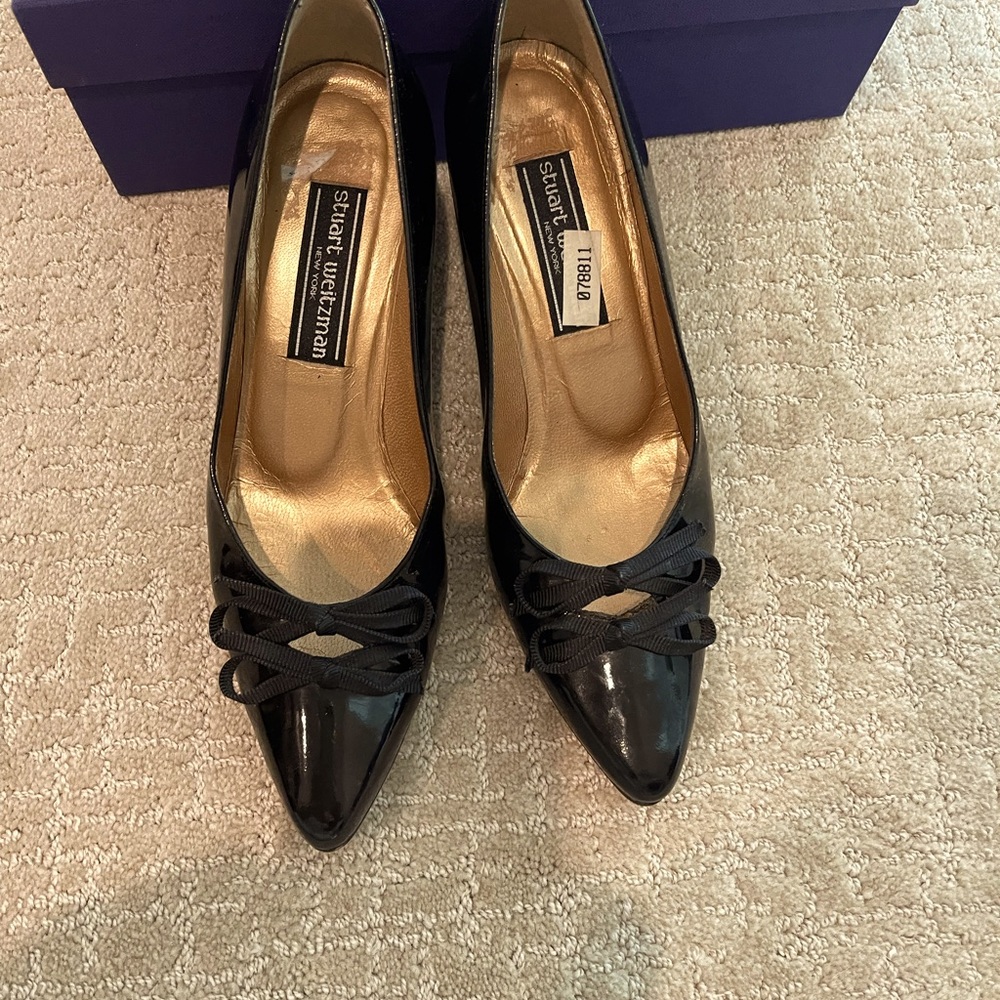 Stuart Weitzman Vintage Pumps Black Patent Leather 7.5 w Bows
